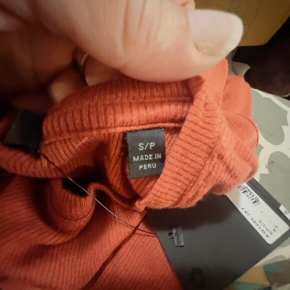 ATM Anthony Thomas Melillo Spice Red Ribbed Sleeveless Tee Top Size Small NWT - Picture 8 of 9